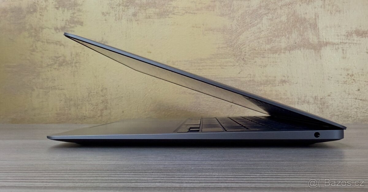 MacBook Air 13" M1 8GB 256GB Zánovní, kompletní balení - 8