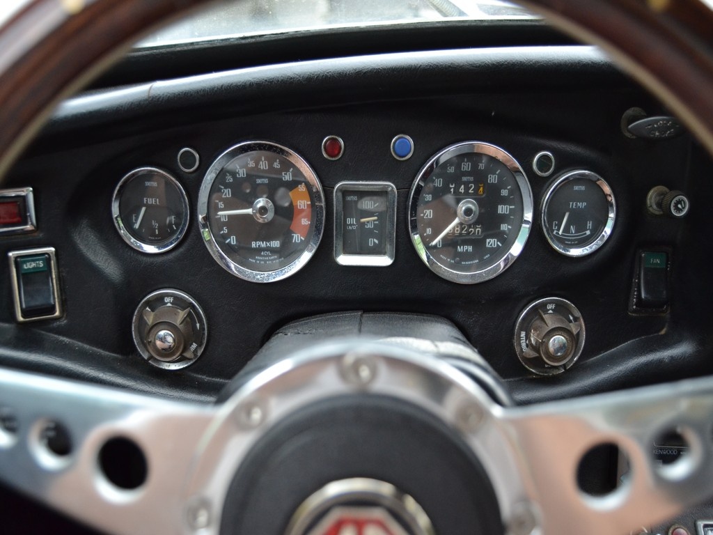 MGB GT 1800 - 8