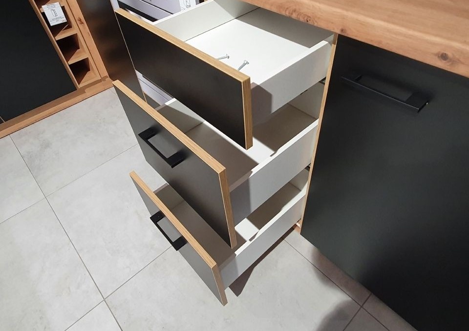 Nová kuchyně TERINA – 235 × 325 cm – skladem - 8