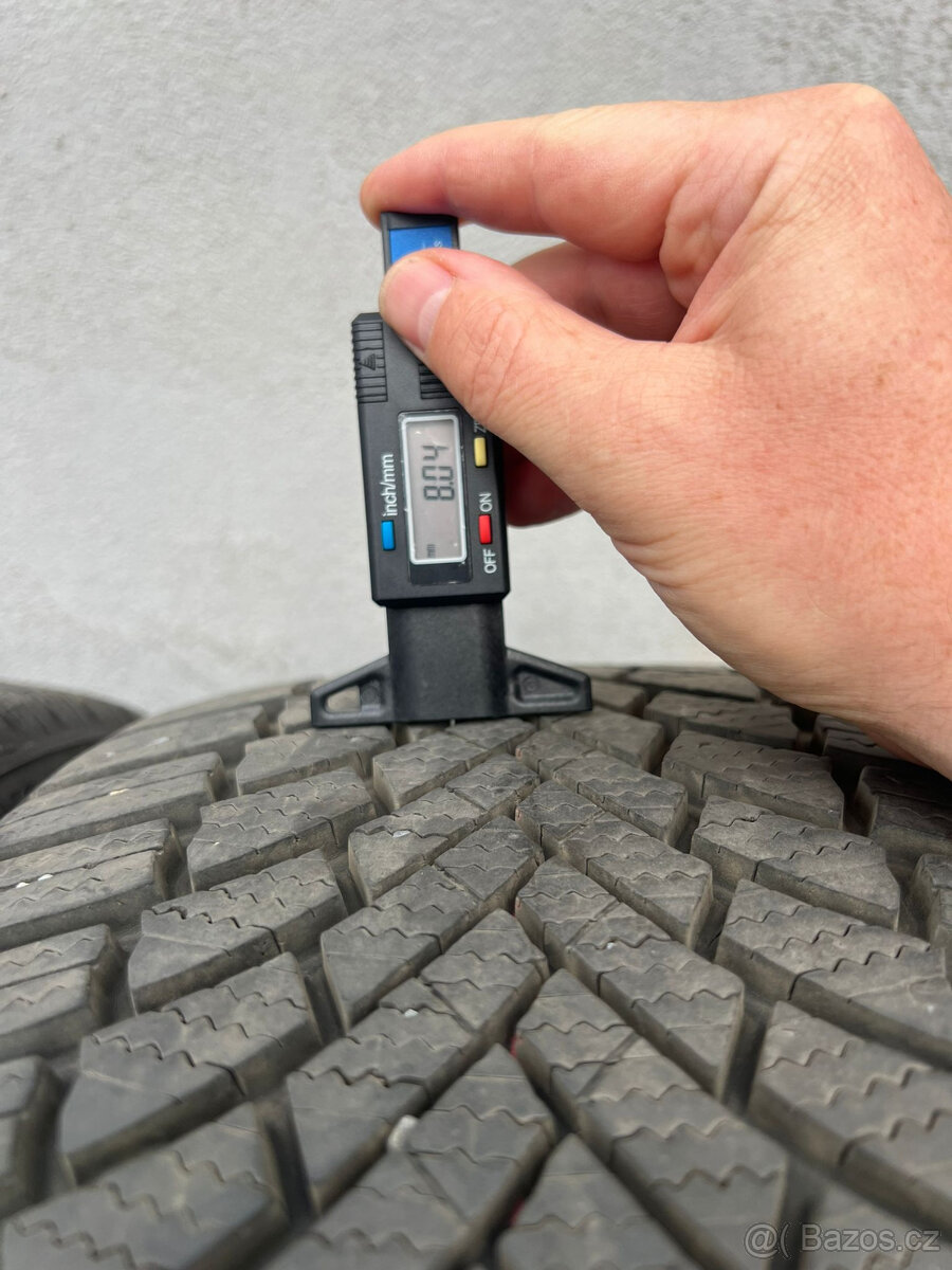 235/40R19 zimní pneu BRIDGESTONE BLIZZAK LM005 - 8