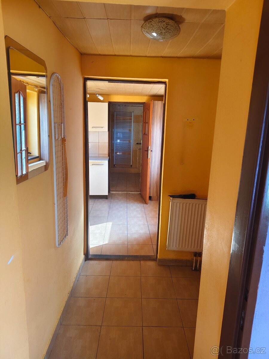 Rodinný domek v obci Horní Němčí - 8