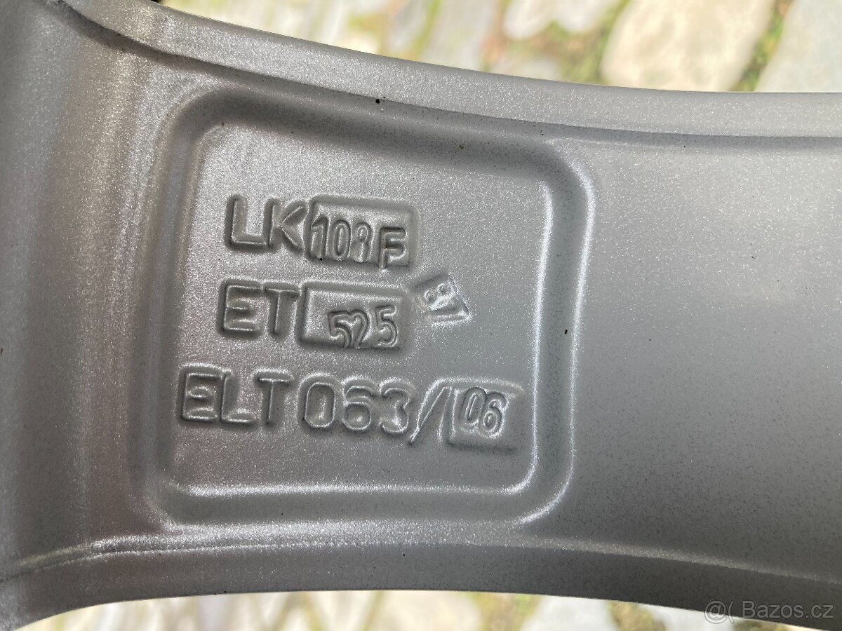 Alu disky FORD KUGA 2008-2019 18" - 5x108 - ET52,5 - 63,4mm - 8