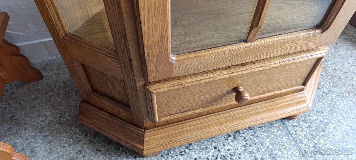 Rustikální rohová vitrína, nábytek z masívu - 8