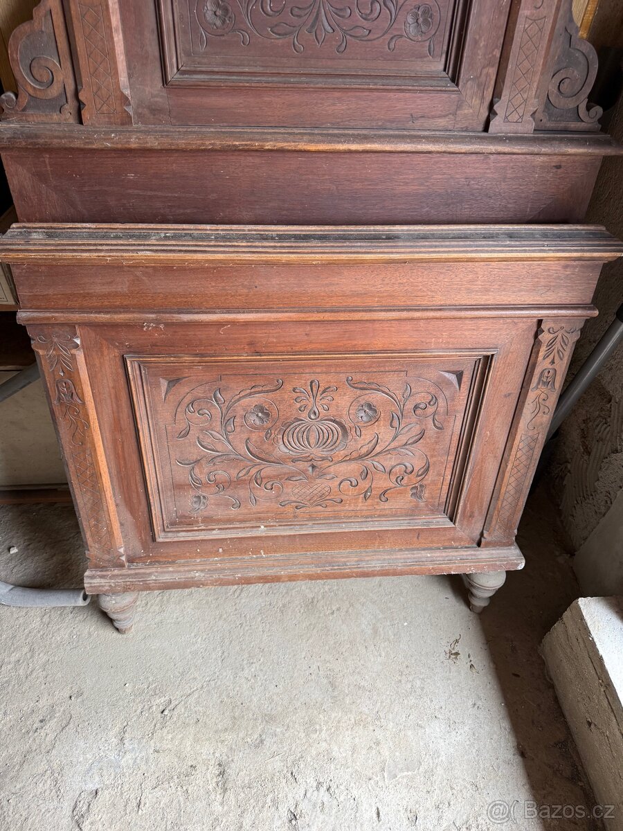 Starožitný nábytek - 8