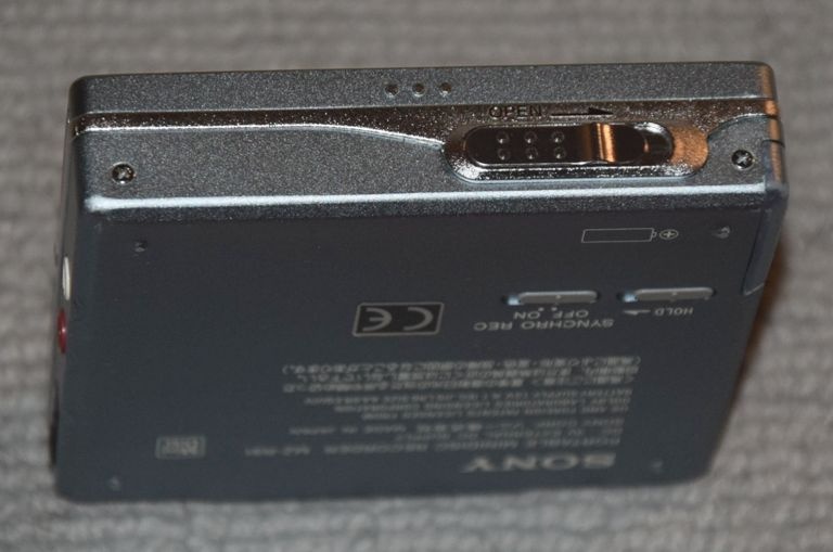 Minidisc Sony MZ-R91, manual, AA adapter, manual, MD disky - 8