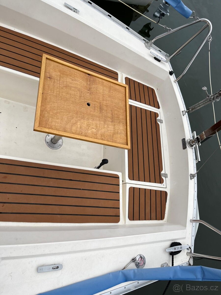 Kajutová plachetnice Friendship 27 - 8