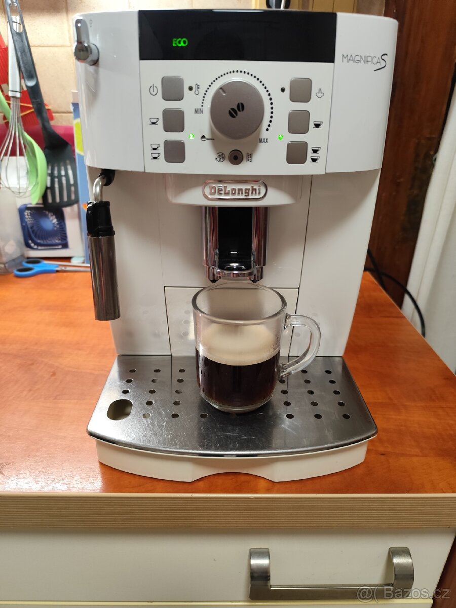 Prodám automatický kávovar DeLonghi Magnafica S 22.110 w - 8