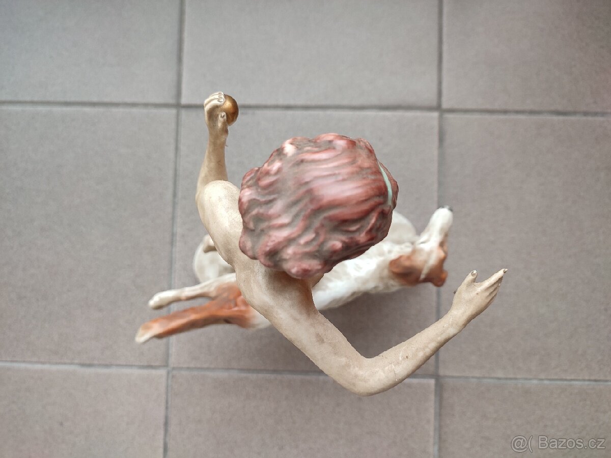 PRVOREPUBLIKOVÁ SOCHA, SLEČNA S CHRTEM. - 8