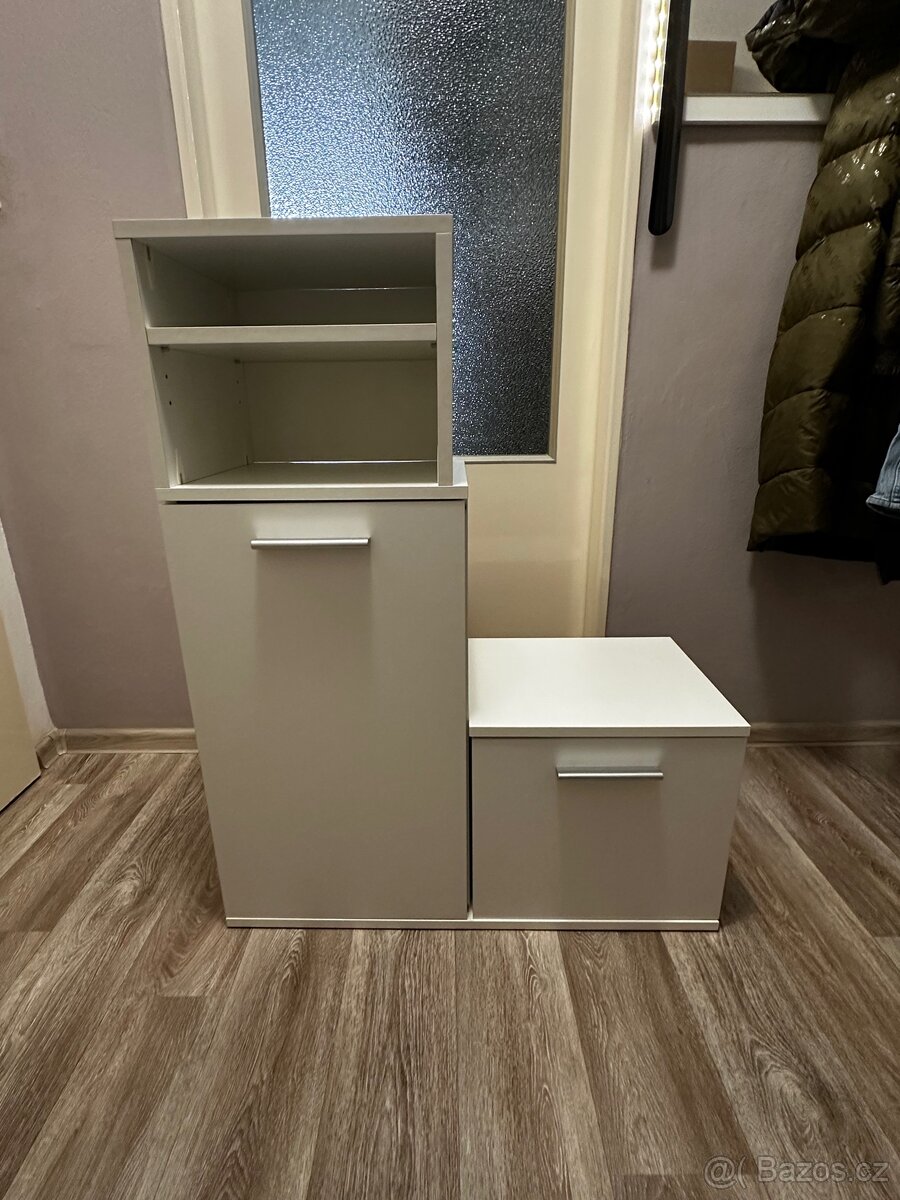 Předsíňová stěna - 8