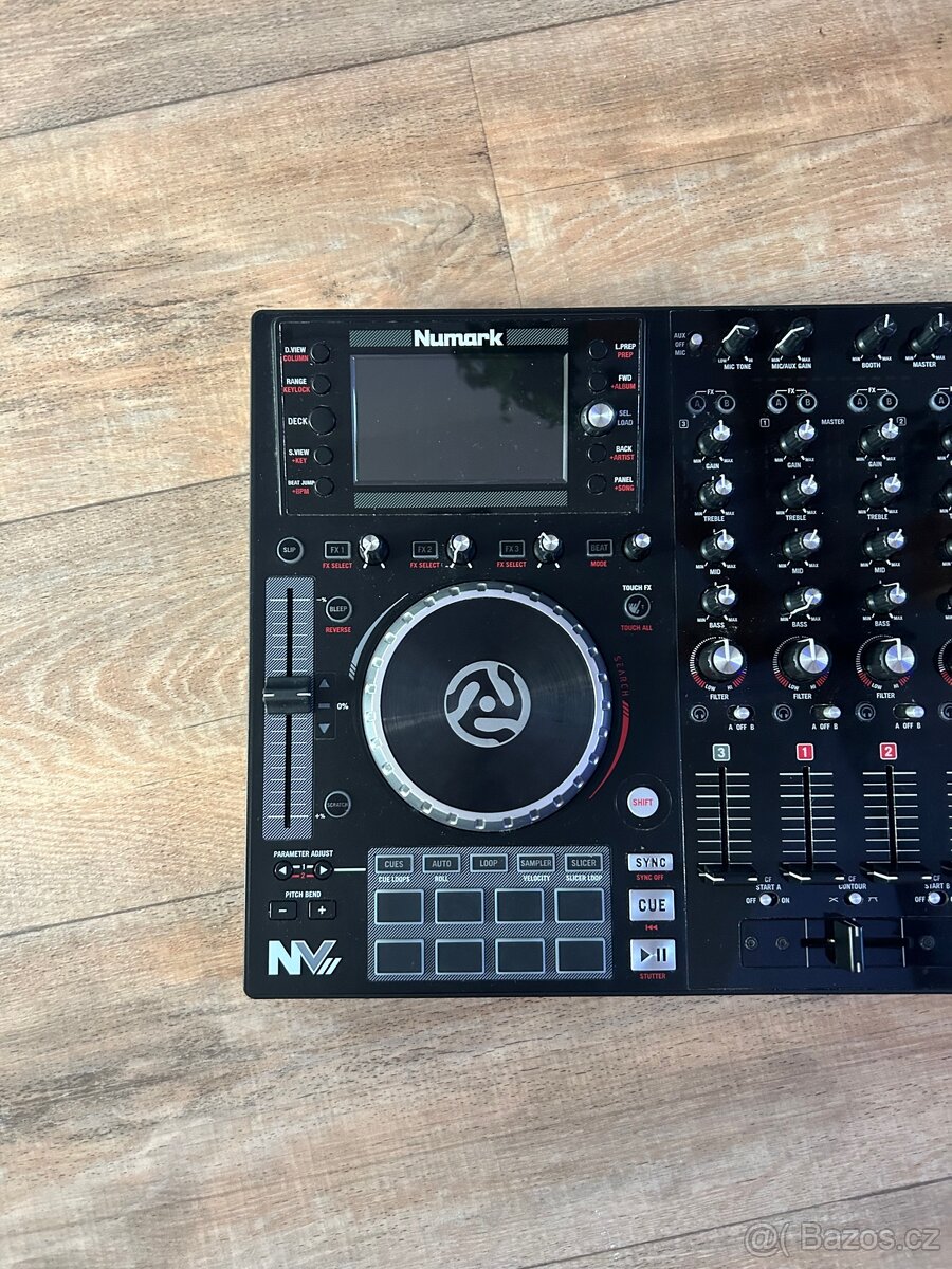 Numark NVII - 8