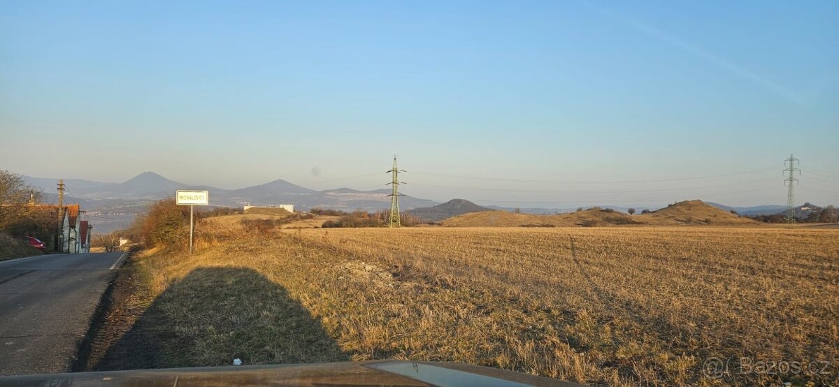 Pozemek v obci Michalovice - 8