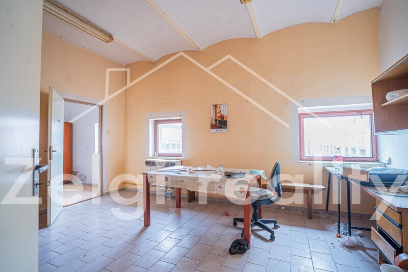 Pronájem komerčního objektu v Miloticích 1002 m2 - možnost ú - 8