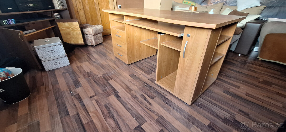 Psací a počítačový stůl - 8