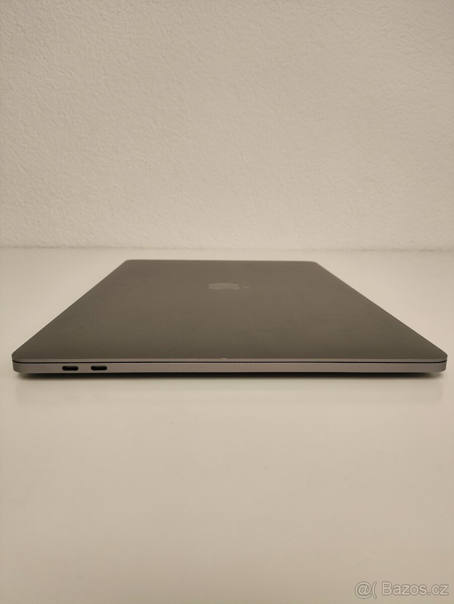 MacBook Pro 15 2017 | i7 • 16GB • 256GB SSD - 8