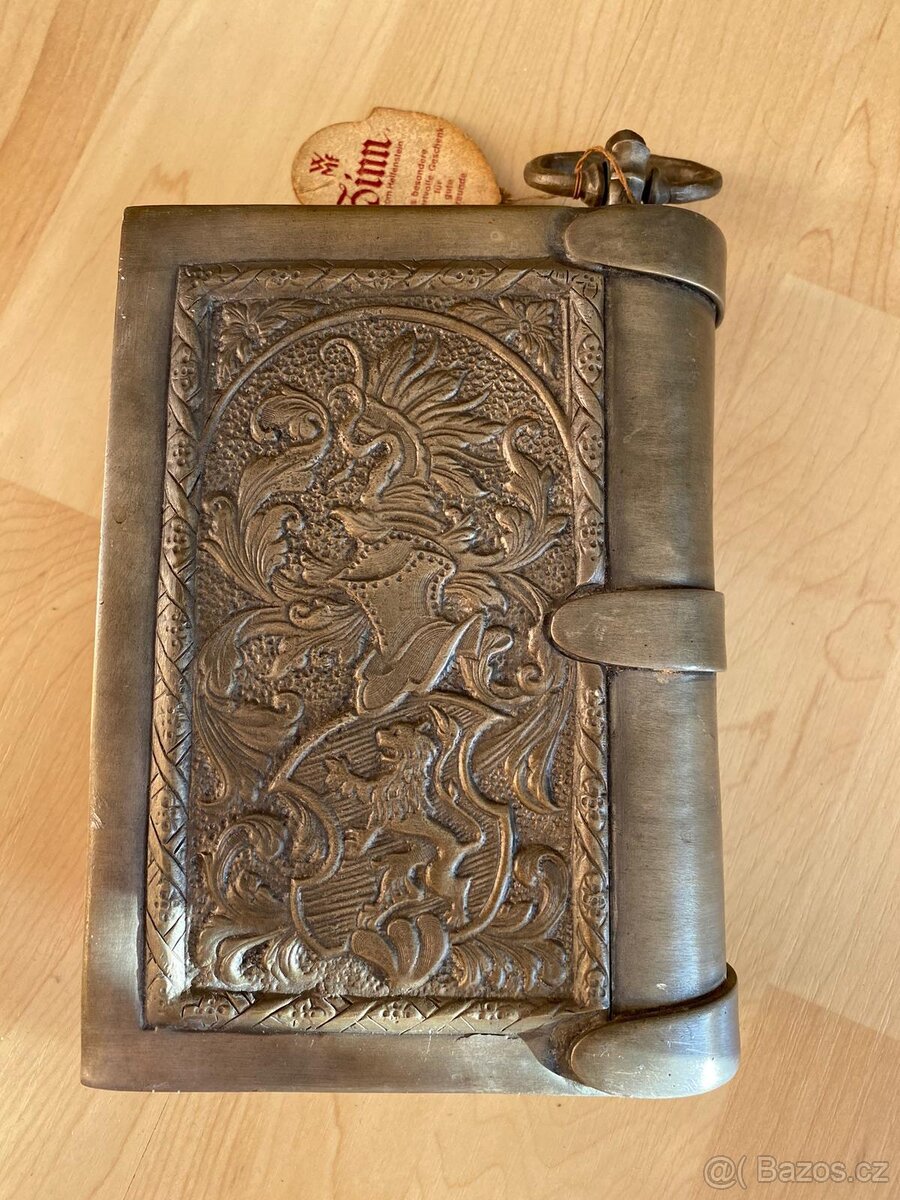 Historická cínová lahev na šnaps - 8