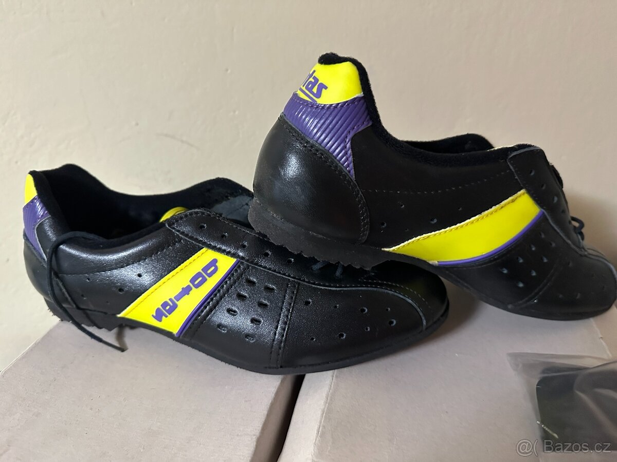 Botas tretry NOVÉ - 8