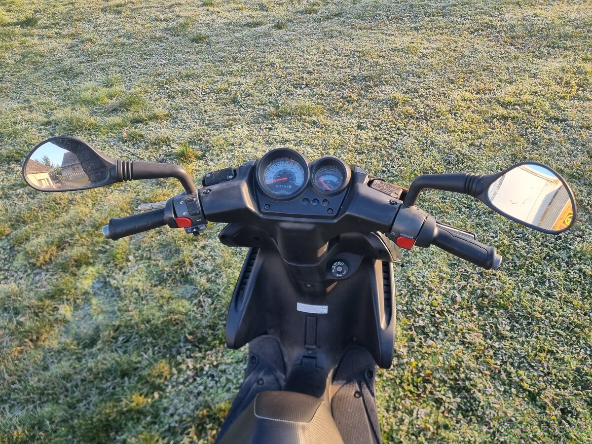 Skútr YAMAHA AEROX R YQ 50 - 8