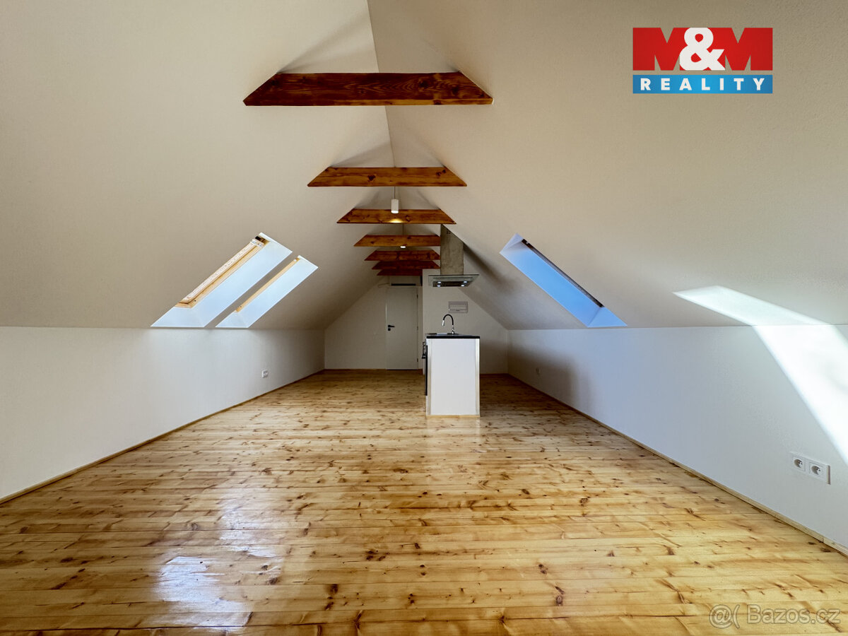 Pronájem bytu 2+kk, 51 m², Velešín, ul. Družstevní - 8