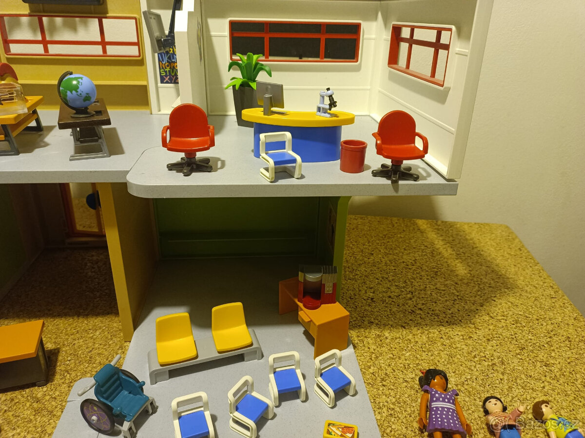 Playmobil 9453 – Velká škola - 8