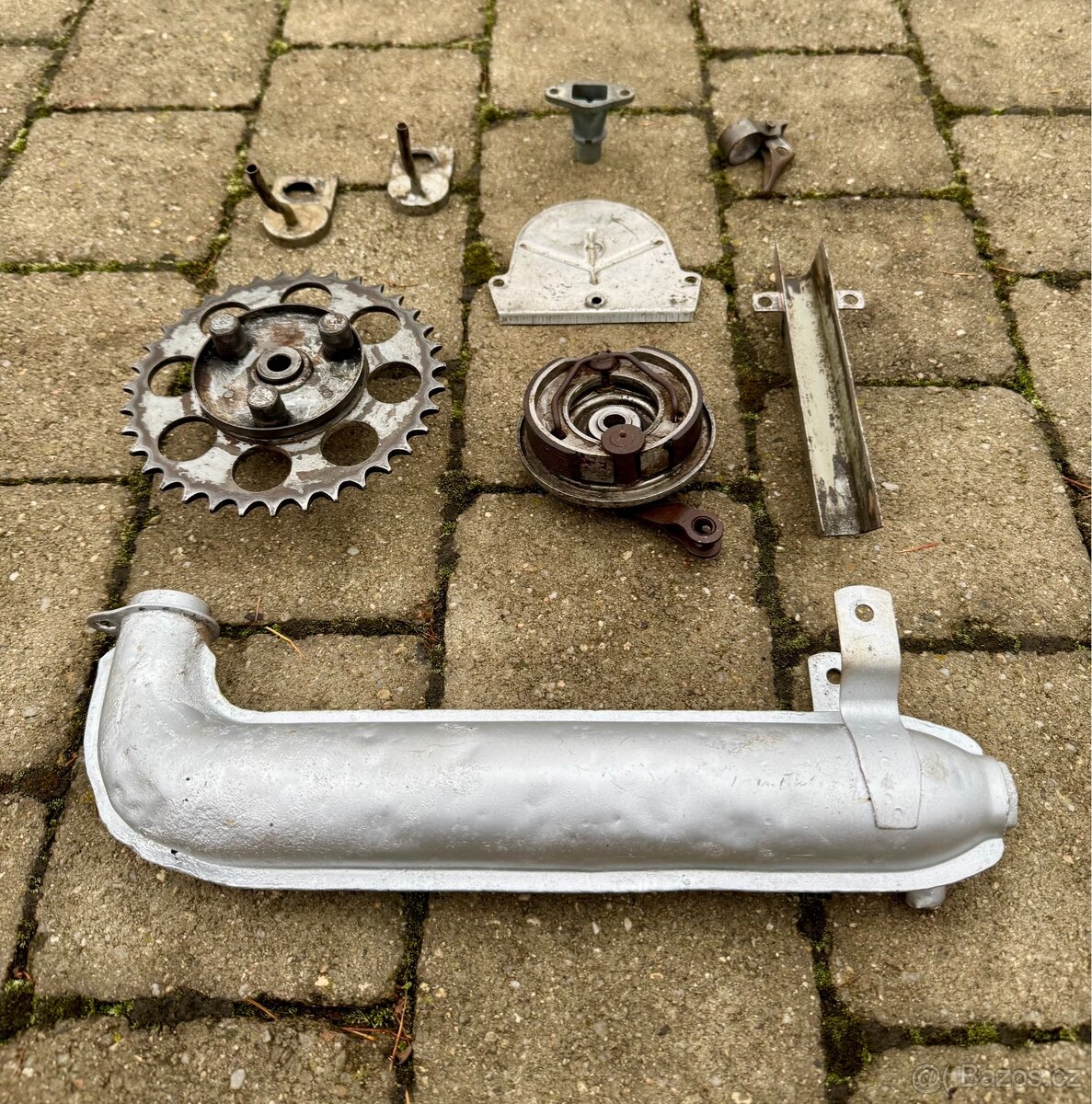 Jawa 50 Jawetta, Stadion - díly - 8