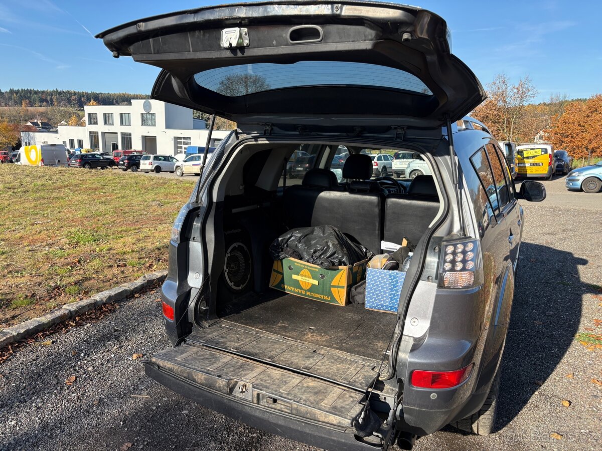Prodám Mitsubishi Outlander 2.0 di-d 123kw servis, nová STK - 8