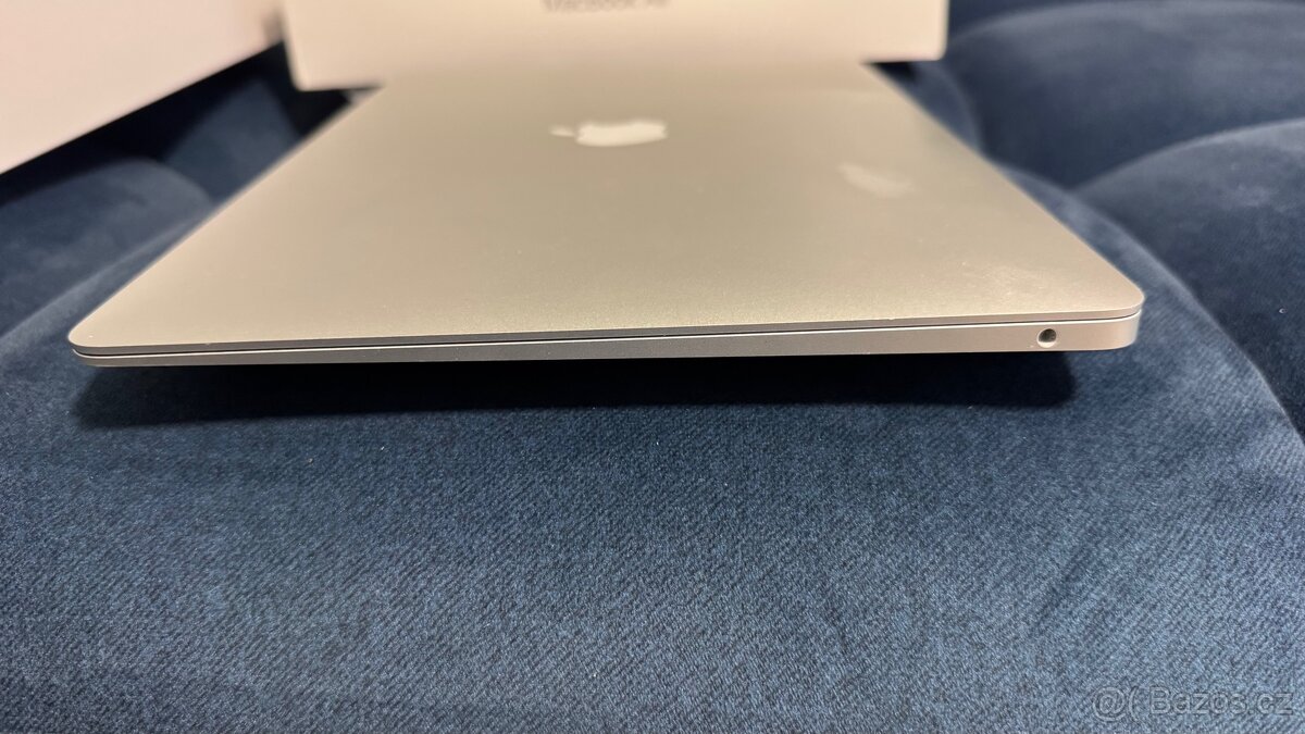 MacBook Air 13” (2020) – Intel Core i5, 8 GB RAM, 128 GB SSD - 8
