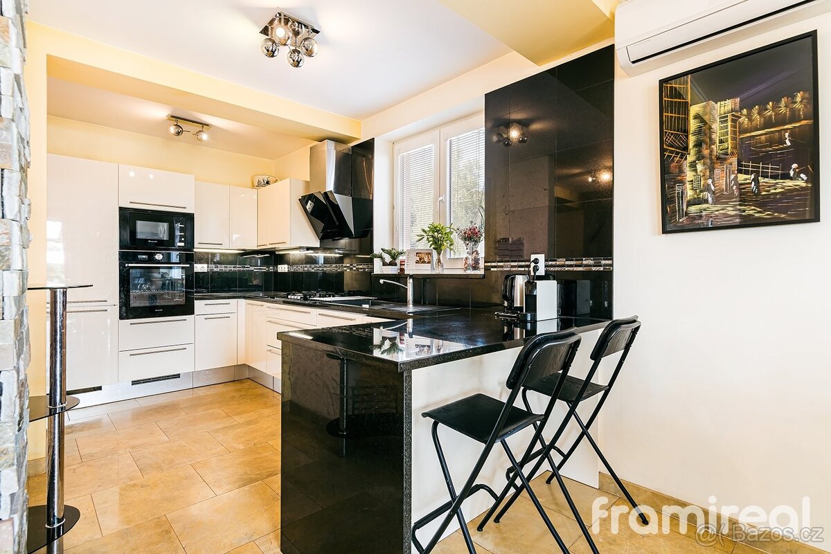 Prodej rodinného domu 5+kk se zahradou a terasou, Blučina – - 8