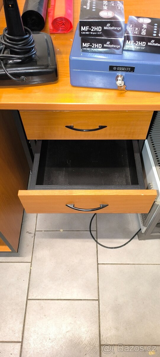 Kompletní vybavení kanceláře - 8