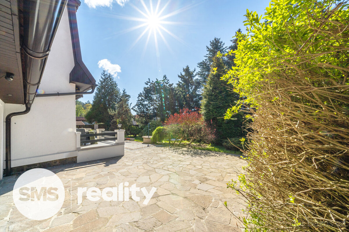 RD 4+1, 225 m2 (včetně garáže a terasy), pozemek 1061 - 8