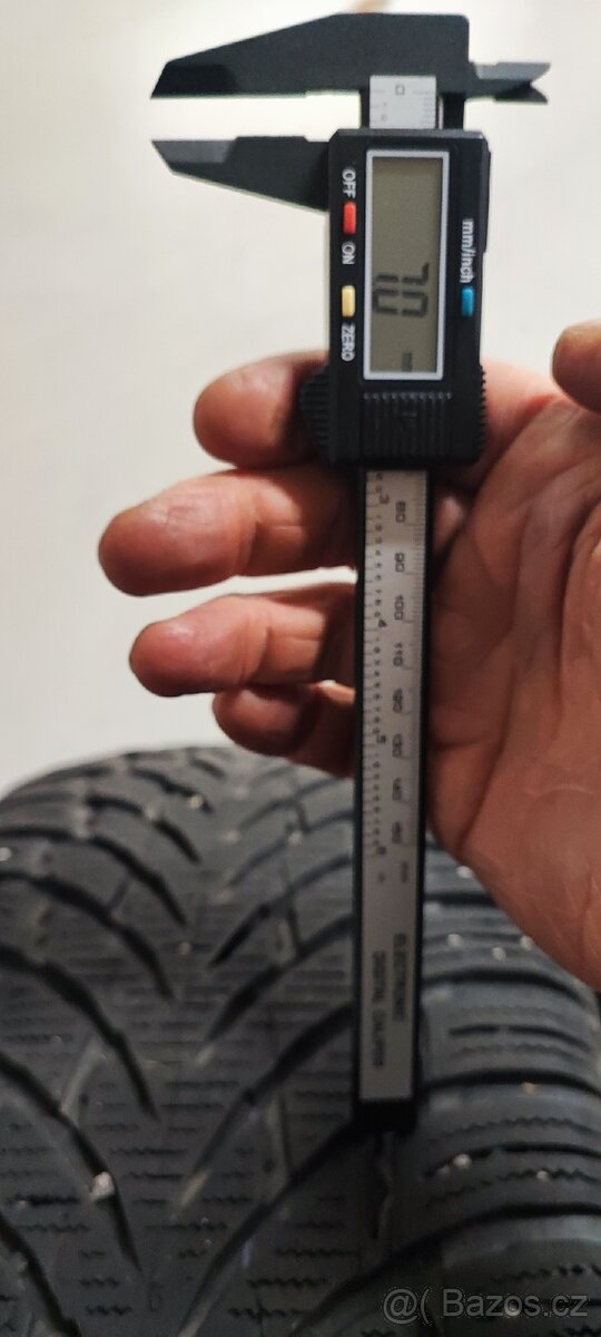 235/50/18 Nokian WR SUV 4, DOT 4518, vz 7.0-6.0mm - 8