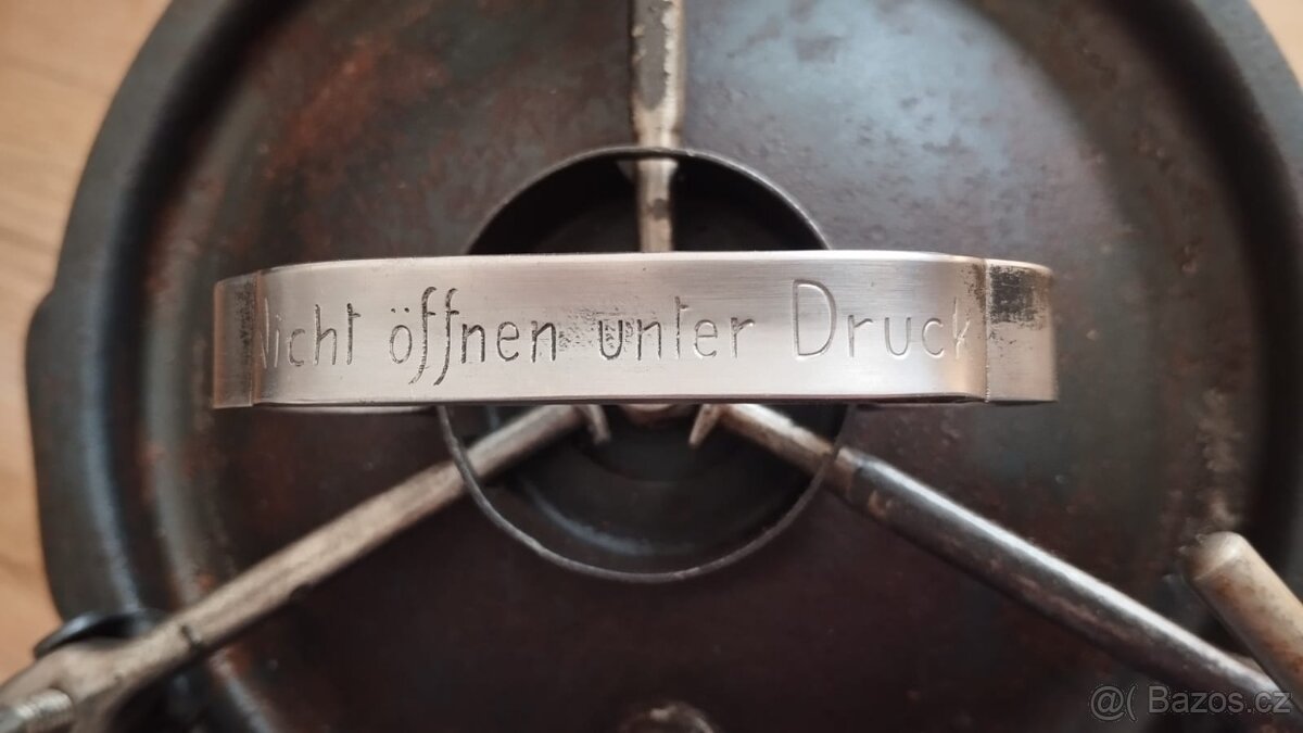 Velmi starý tlakový hrnec tz.tlakáč D.R.G.M težký, starožit - 8