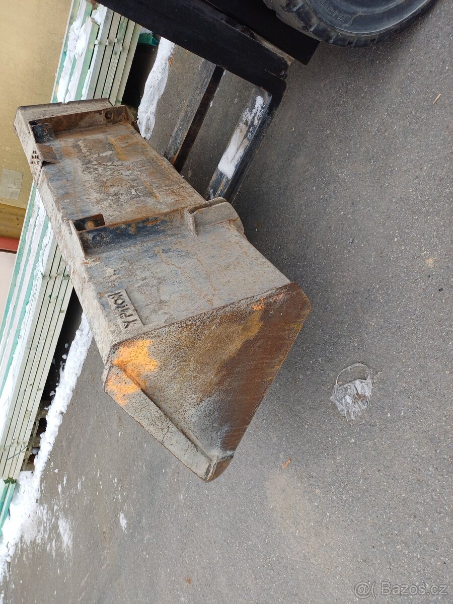 Lopata na Locust nebo UNC - 8