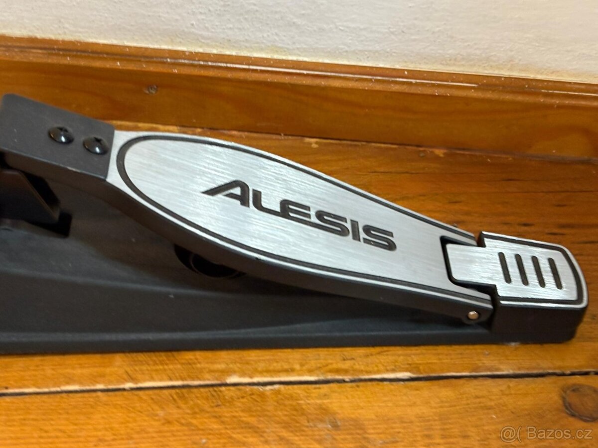 Alesis Nitro Mesh Kit Bundle+Milenium DM-30 E-Drum Monitor - 8