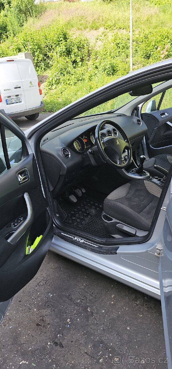 Peugeot 308 - 8