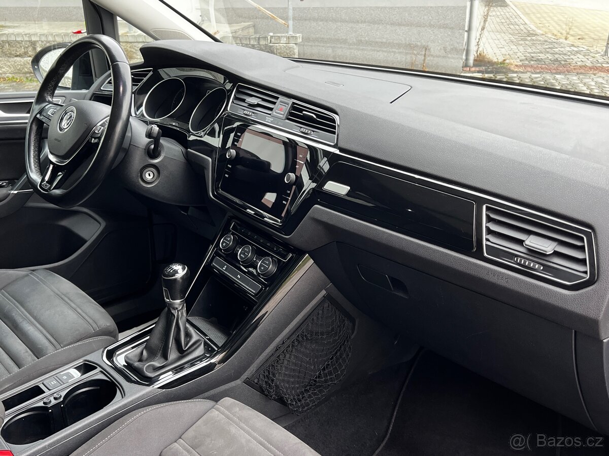 VW TOURAN 2017 2.0TDi FULL LED ZACHOVALÝ STAV, TOP VÝBAVA - 8
