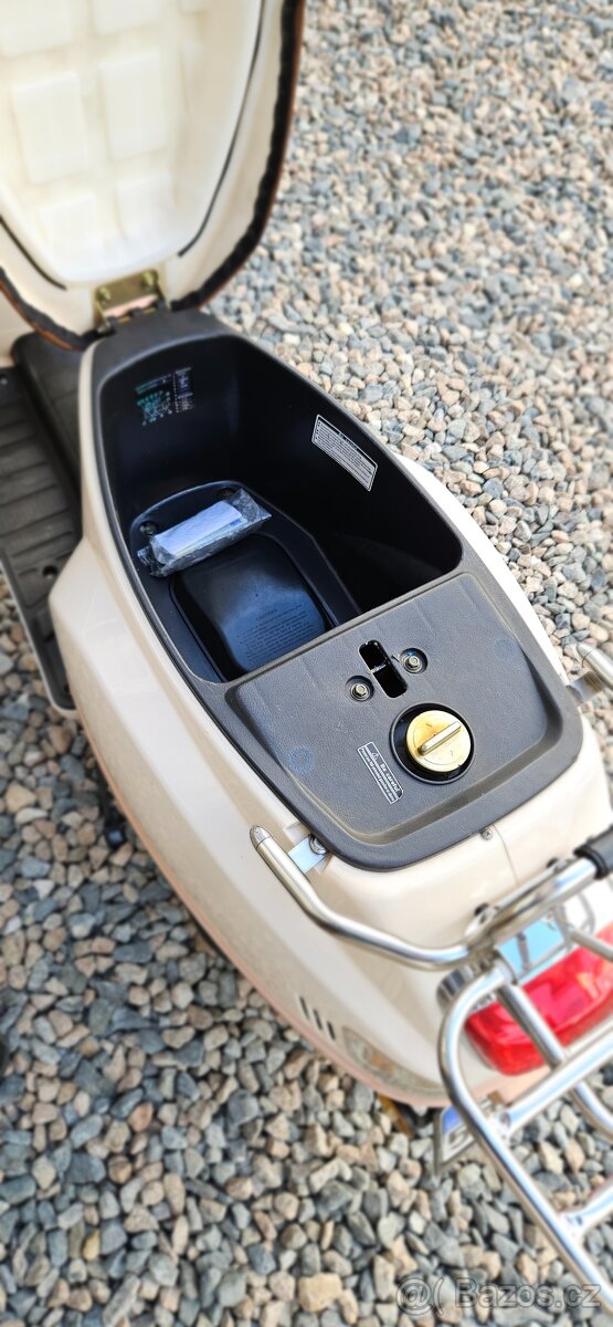Vespa (Capirelli Roma 125 ) - 8