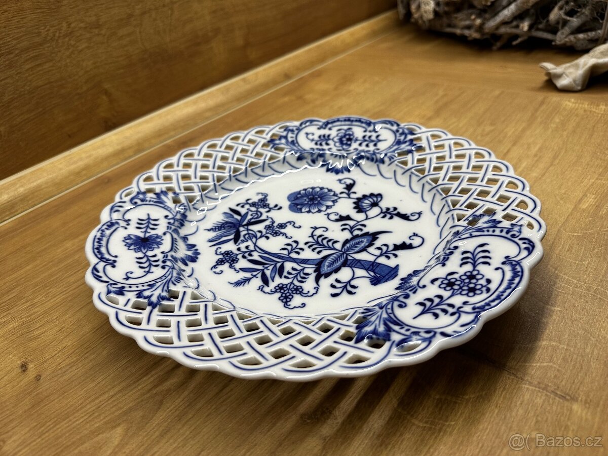 Talíř prolamovaný 27 cm, Cibulák, originální z Dubí - 8