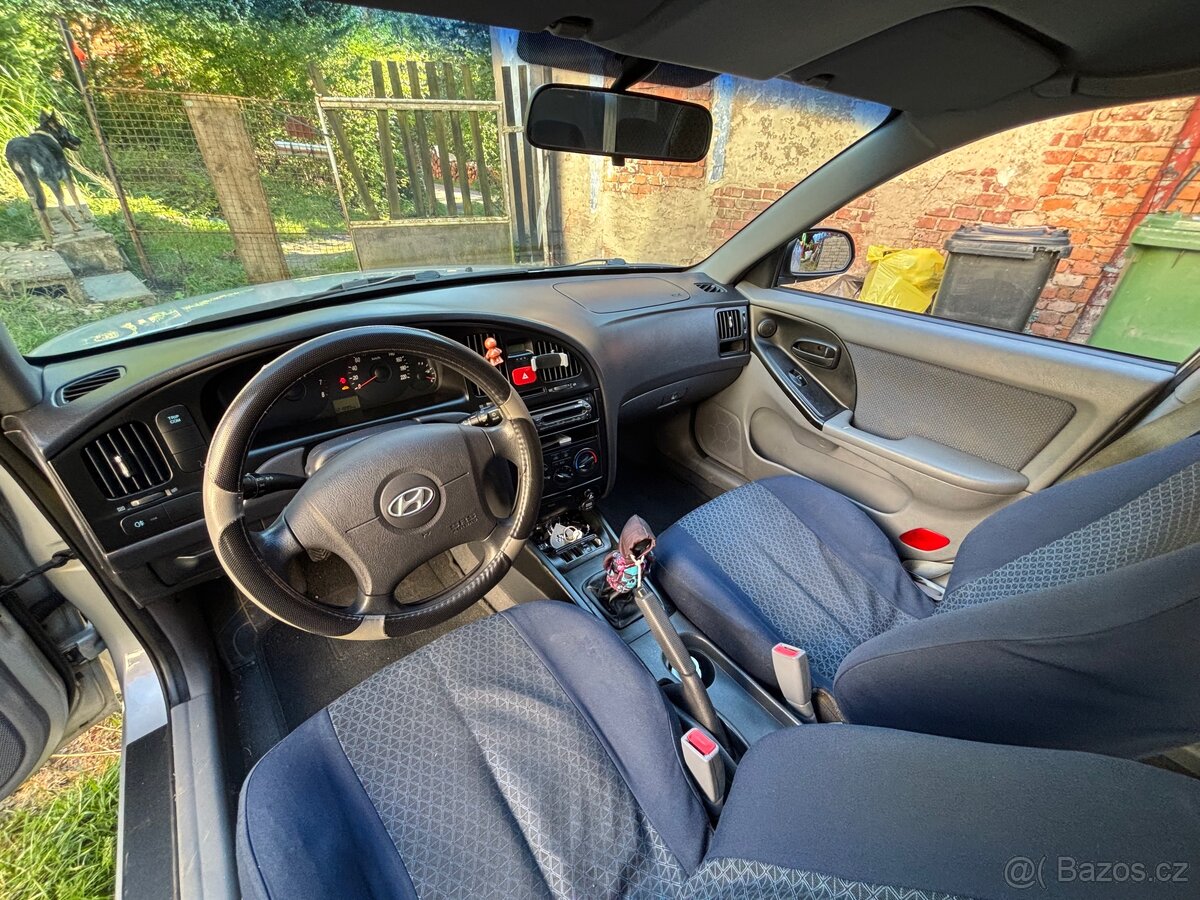 Hyundai elantra 1,6 - 8
