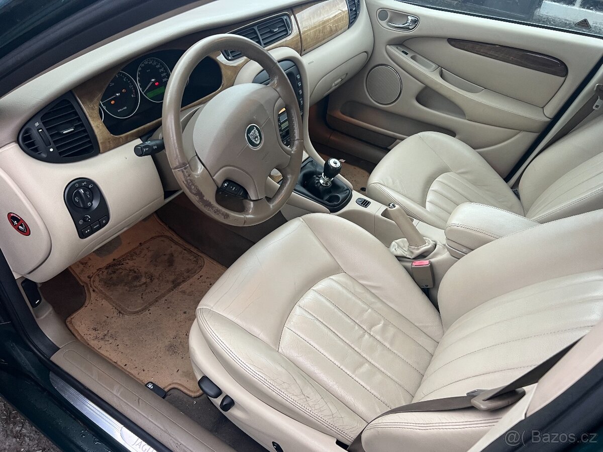 Jaguar X Type 2.5 V6 - 8