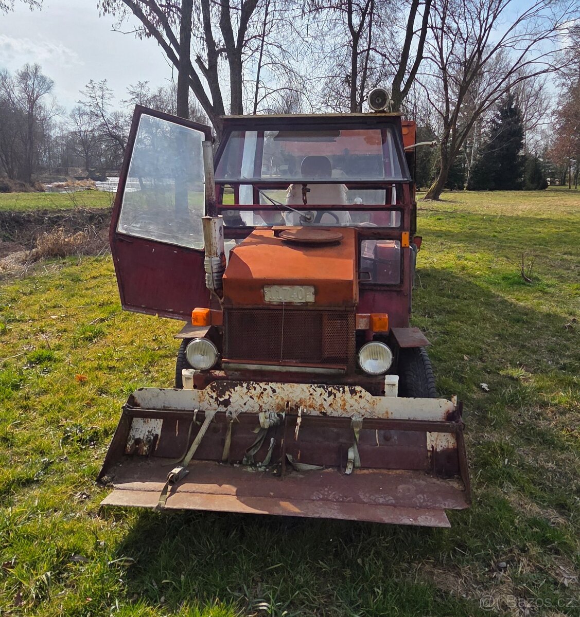 Prodám traktor domácí výroby, motor Žigul - 8