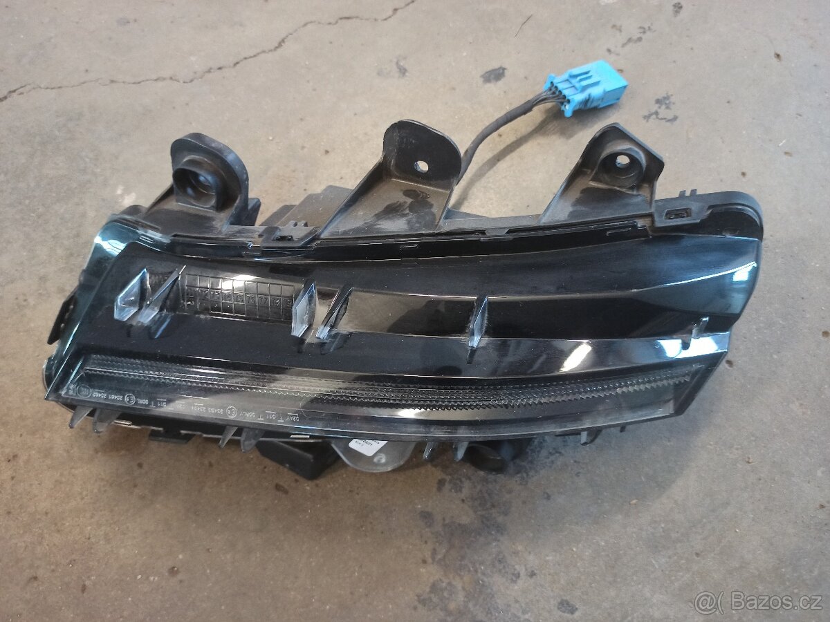 Světla Peugeot.. - 8