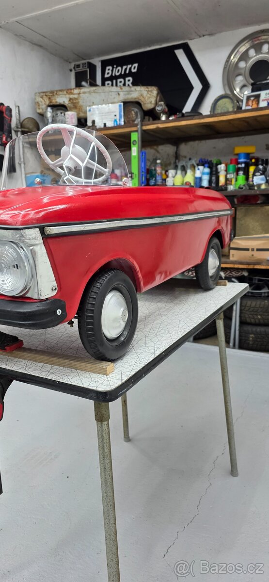 Šlapací autíčko moskvich - 8