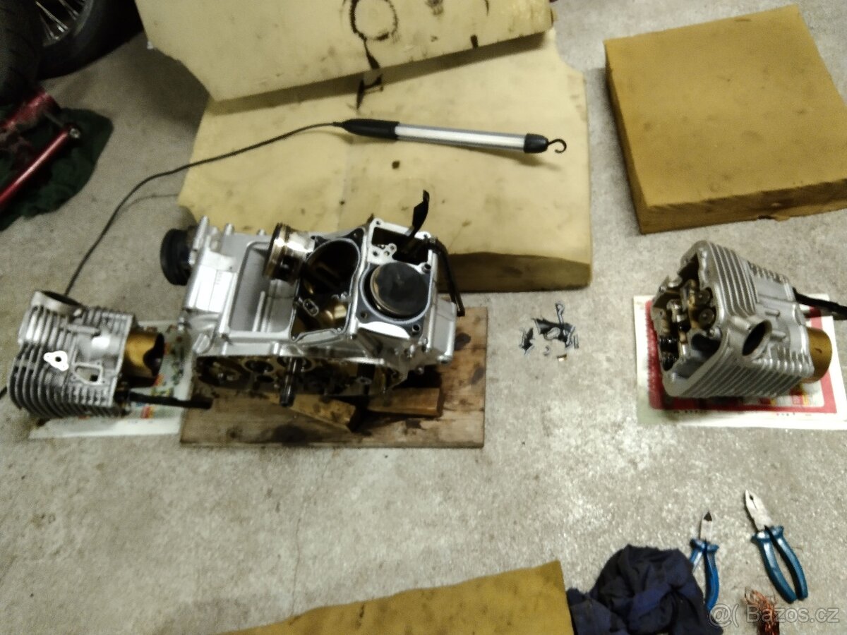 Rozebraný motor VS Suzuki 800 - 8