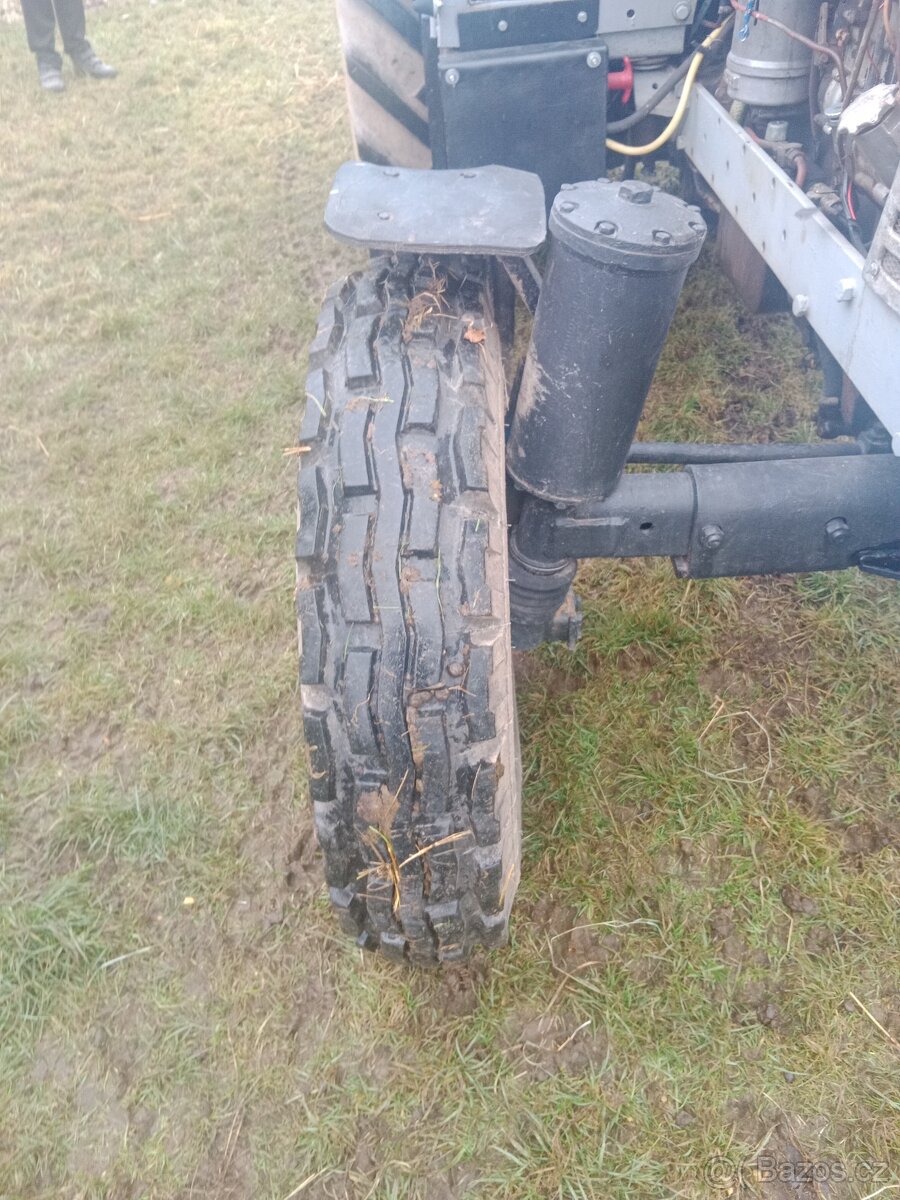 Traktor Zetor 8011 - 8