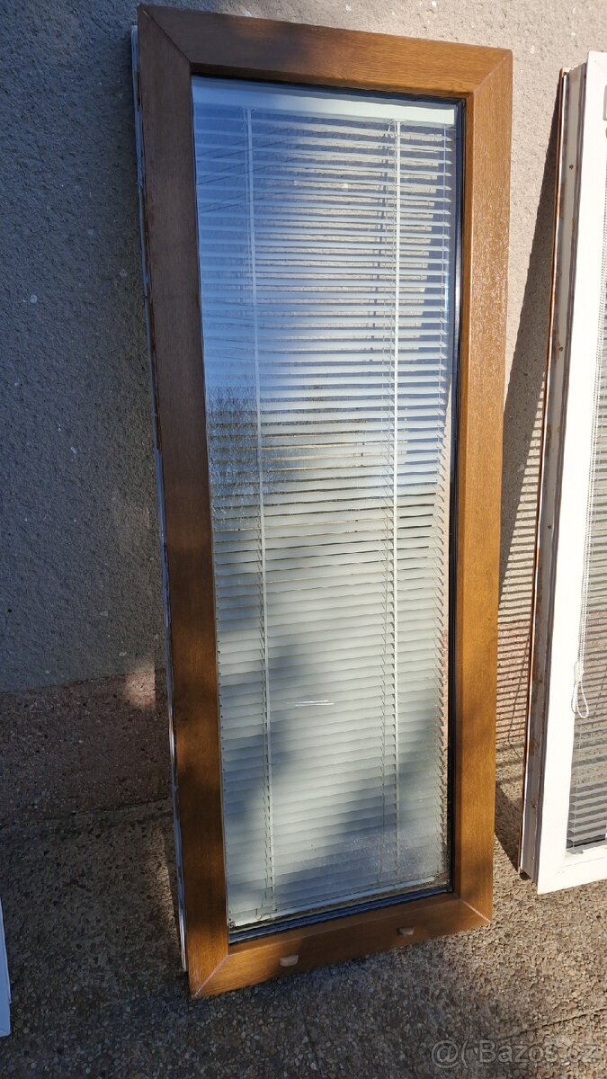 Prodám dvě fixní okna REHAU - 8