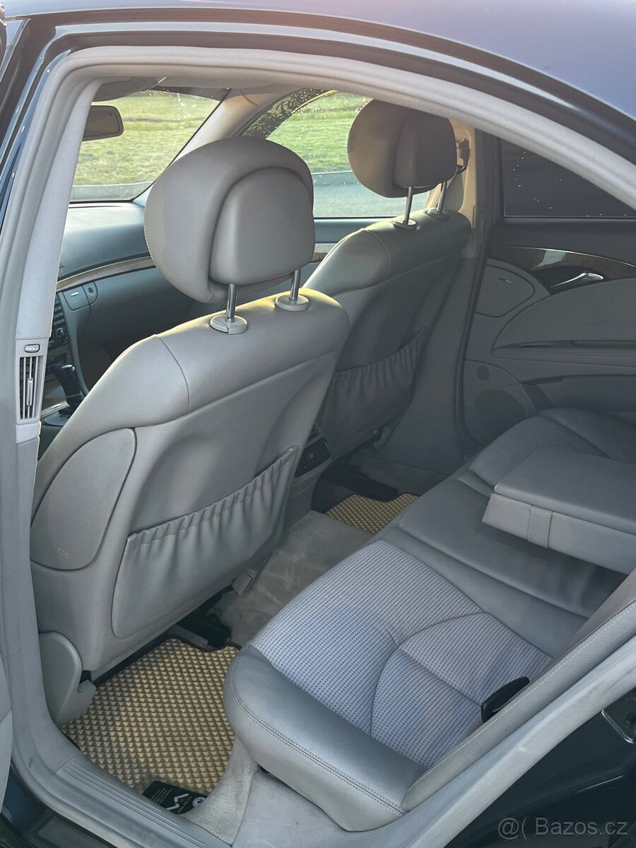 Mercedes E320 - 8