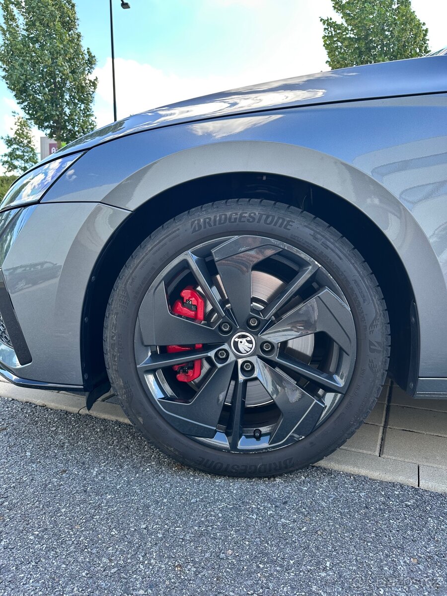 Škoda Octavia RS 2.0TSI DSG - 8