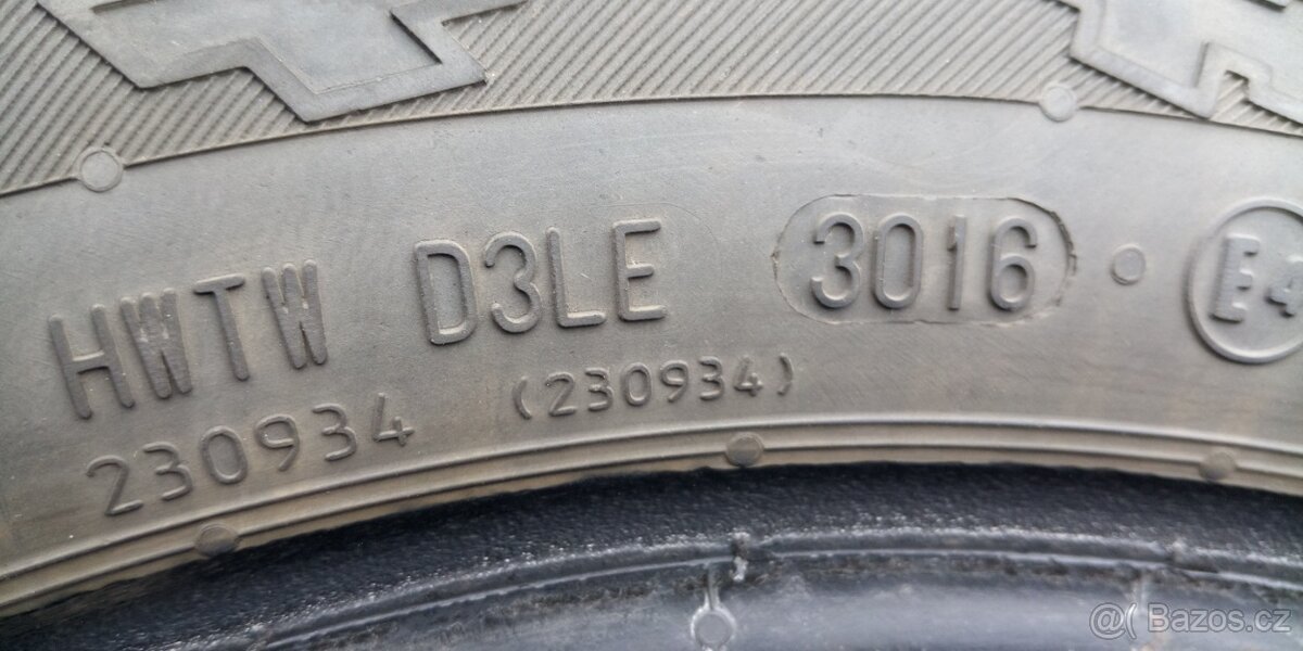 PRODÁM 2 KUSY POUŽITÉ ZIMNÍ PNEU CONTINENTAL 175/65/15 - 8