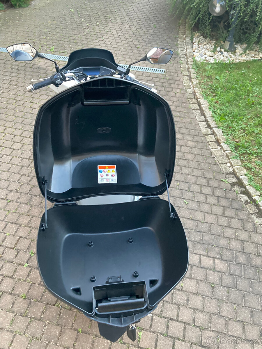 Honda PCX 125, 1.majitel, najeto pouze 2465 km - 8