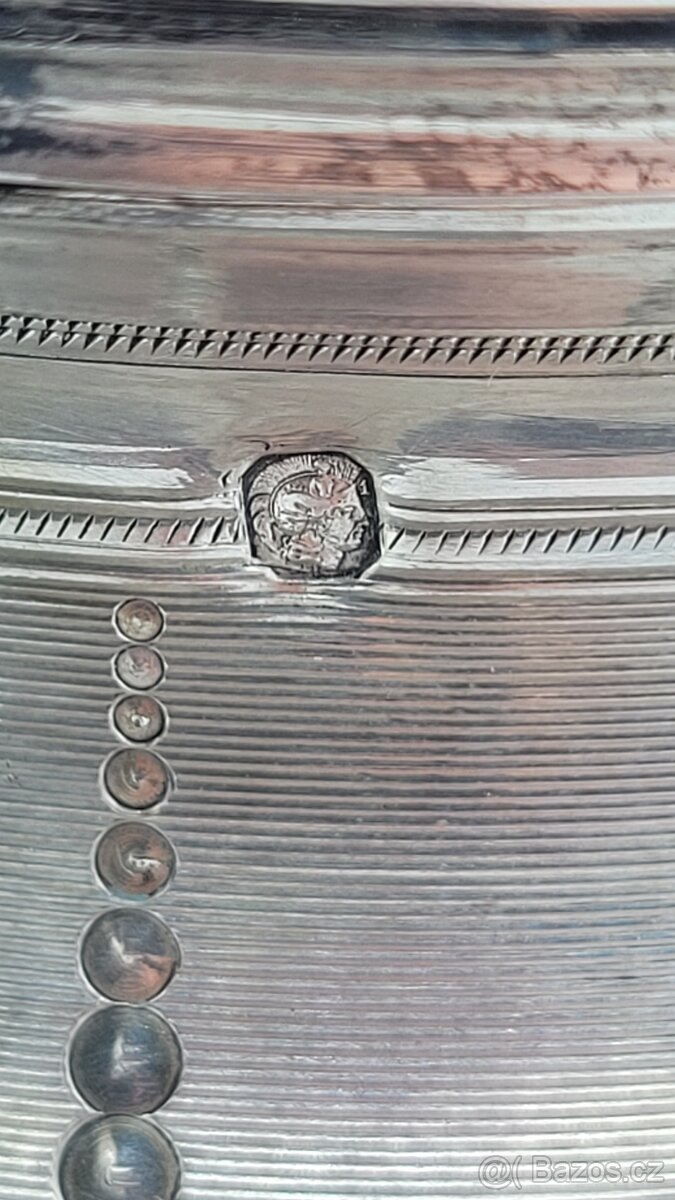 Stříbrná konvice - 8